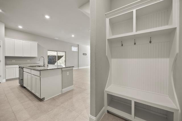 Building Photo - 7621 Sunset Blvd