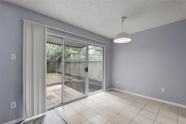 Building Photo - 1800 Cinnamon Path