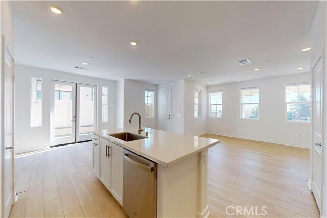 Building Photo - 8421 Gabrielino Ct