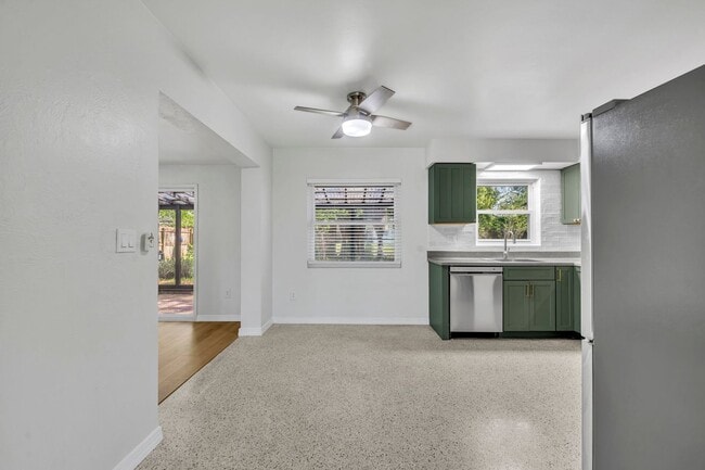 Building Photo - 3 bed Home in Audubon Park