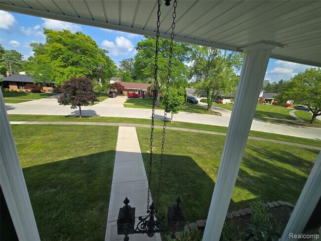 Building Photo - 18041 Fairway