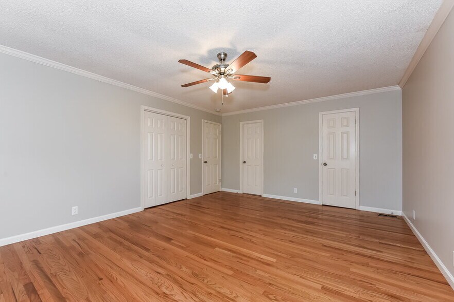 Building Photo - 5105 Roxborough Dr