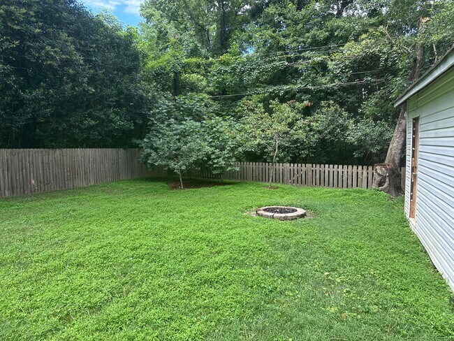 Building Photo - Beautiful 3 Bedroom Home in Windsor Park!!
