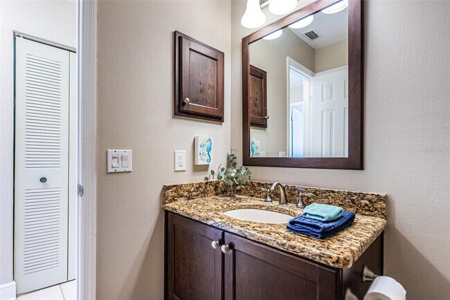Building Photo - 6020 Bahia Del Mar Cir N