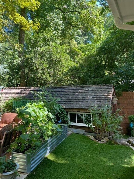 Building Photo - 1891 Ardmore Rd NW