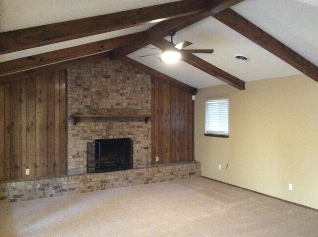 Building Photo - 2020 Glenarm Dr