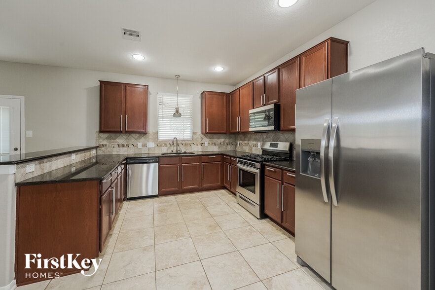 Building Photo - 3331 Dale Ridge Trail