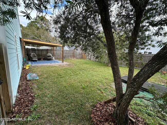 Building Photo - 1855 Alberta Ct N