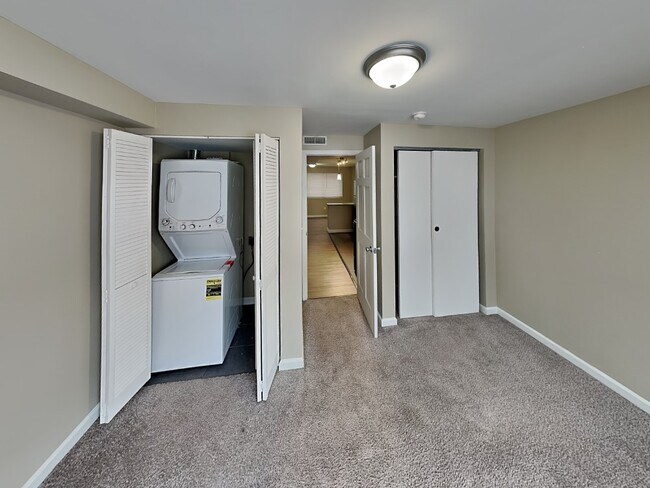 Building Photo - Lantern Square Apartments-B5