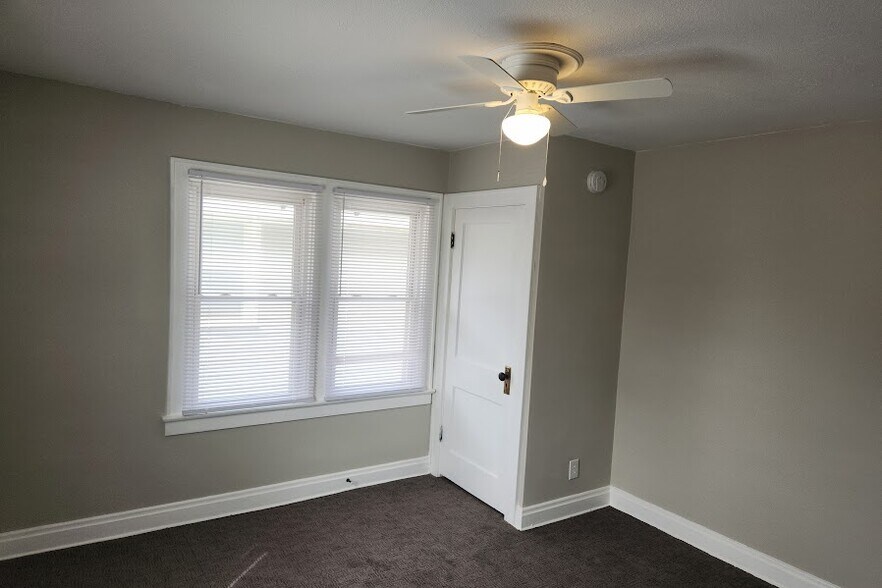 Back Bedroom - 43 N Roys Ave