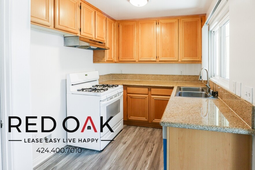 Building Photo - 319 S Westlake Ave