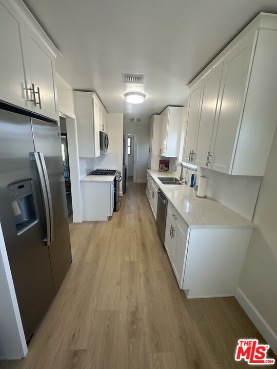 Building Photo - 10410 S Manhattan Pl
