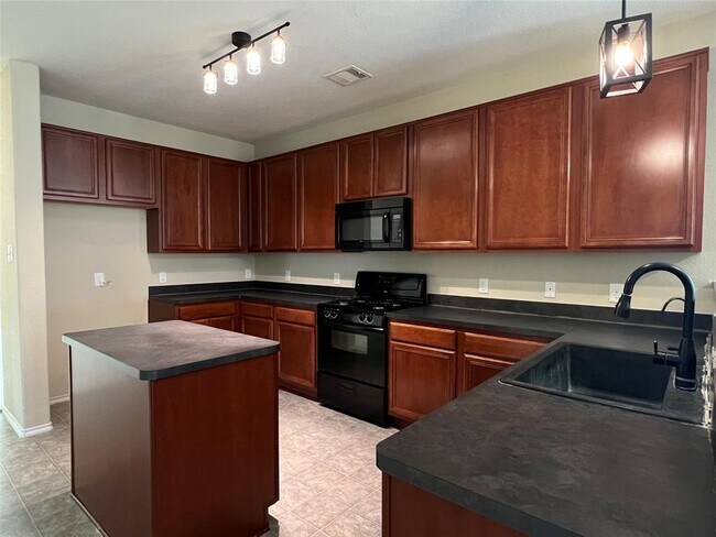 Building Photo - 16006 Arapaho Bend Ln