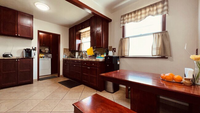 Building Photo - 2565 Kansas Ave