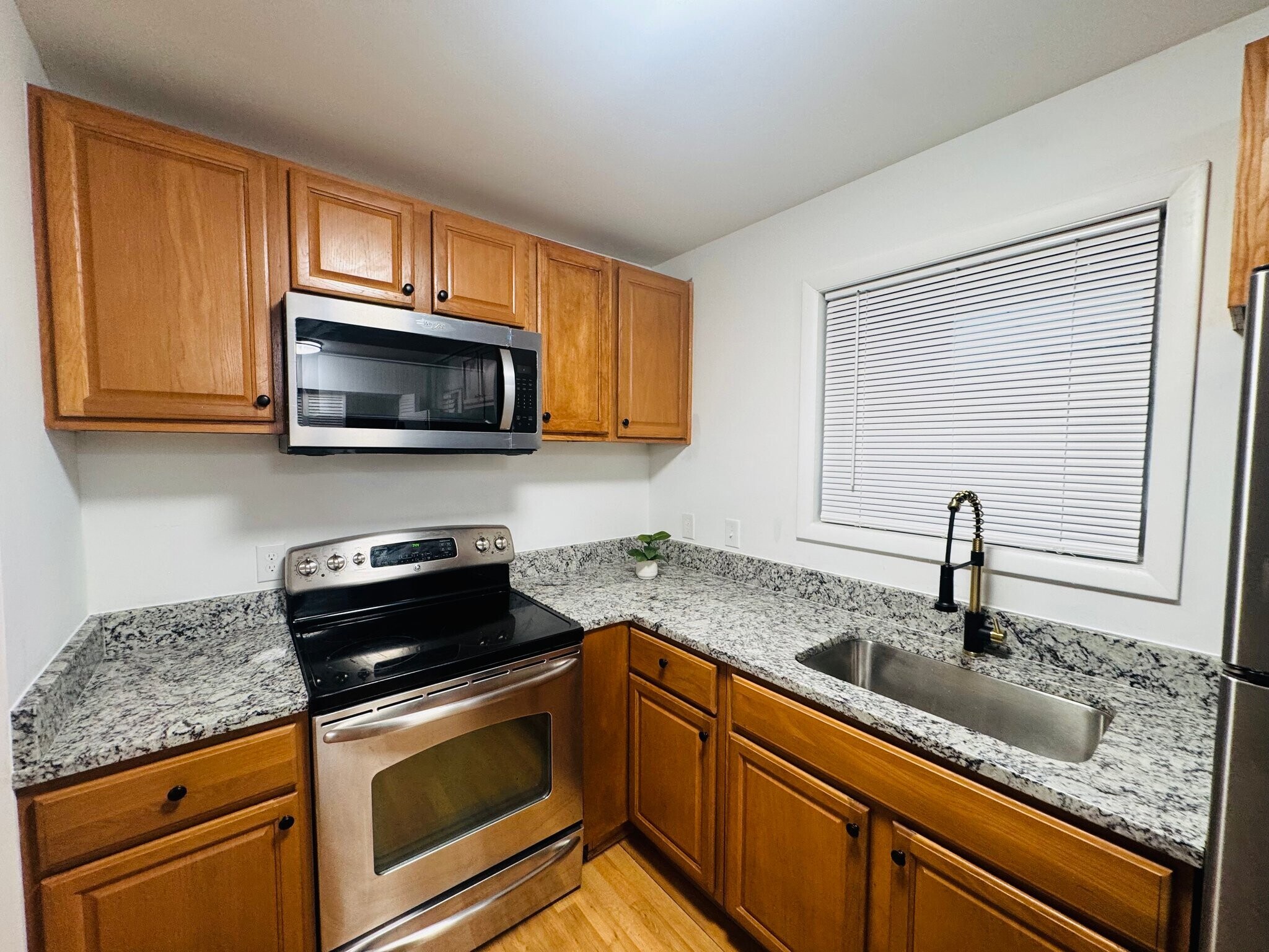 Building Photo - 1216 W Leigh St