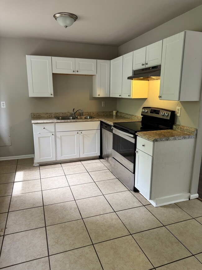 Building Photo - 8420 Stonewall Jackson Dr