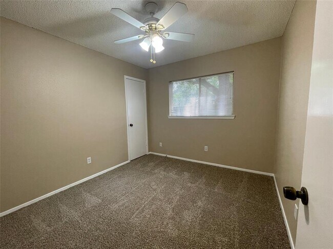 Building Photo - 24235 Landing Way Dr