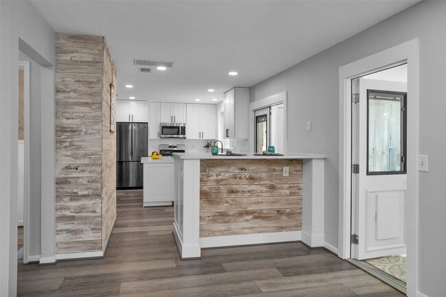 Building Photo - 106 N Rushwing Cir