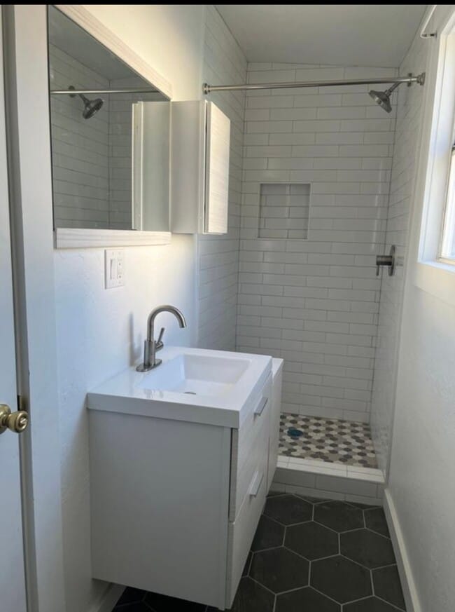 Building Photo - 720 N 9th Ave