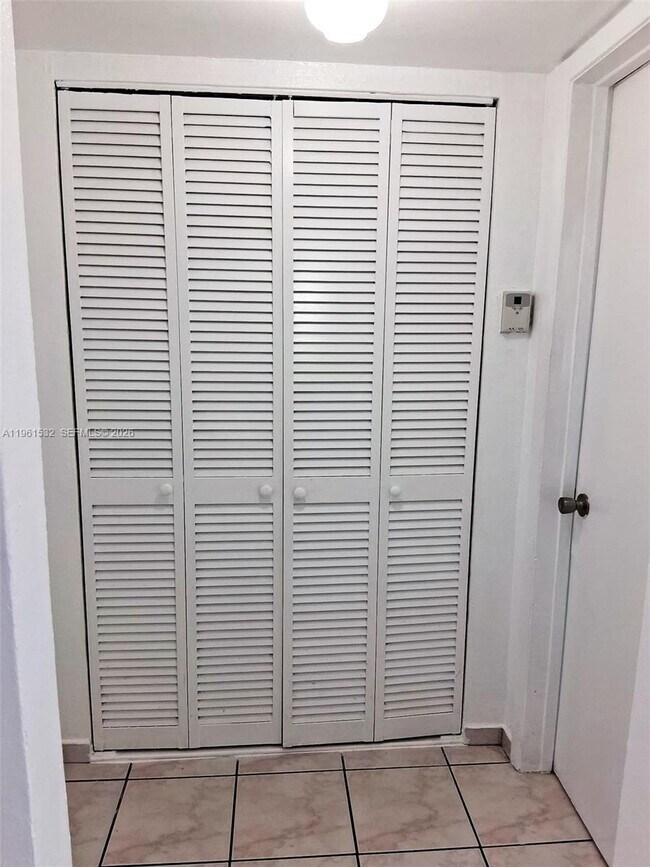 Building Photo - 7860 Harding Ave