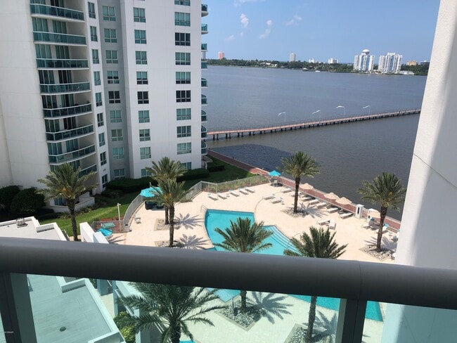 Building Photo - 231 Riverside Dr