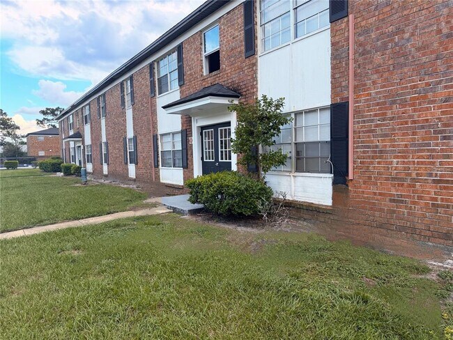 Primary Photo - 5325 Curry Ford Rd
