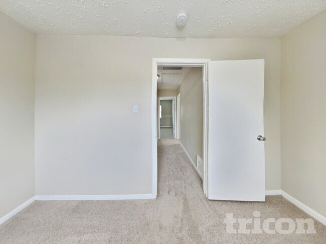 Building Photo - 2013 Greenwood Dr