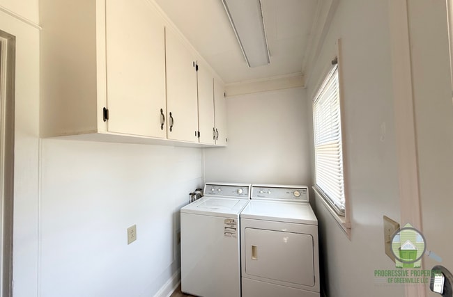 Building Photo - 121A White Oak Dr