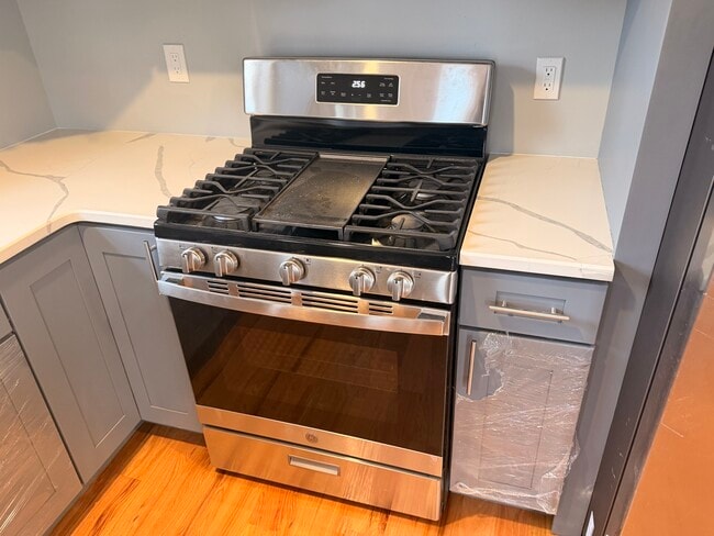 Building Photo - 288 S 7th St