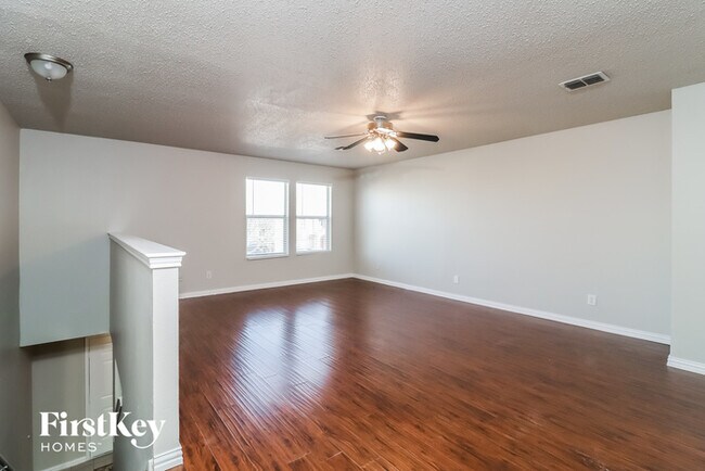 Building Photo - 3913 Fox Run Dr