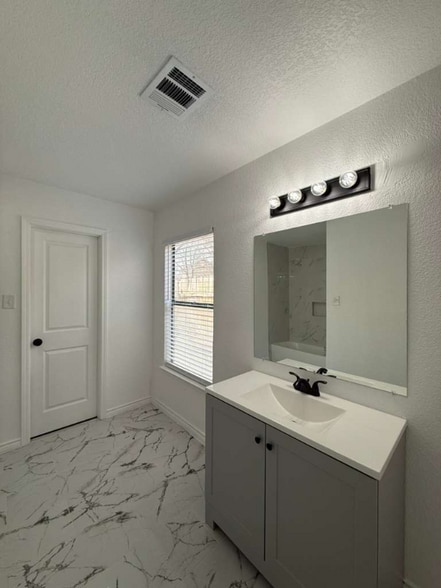 Building Photo - 8750 Shallow Ridge Dr