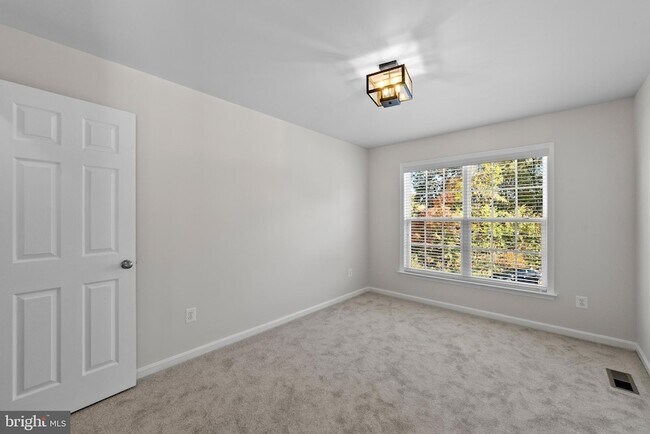 Building Photo - 7722 Yalta Way