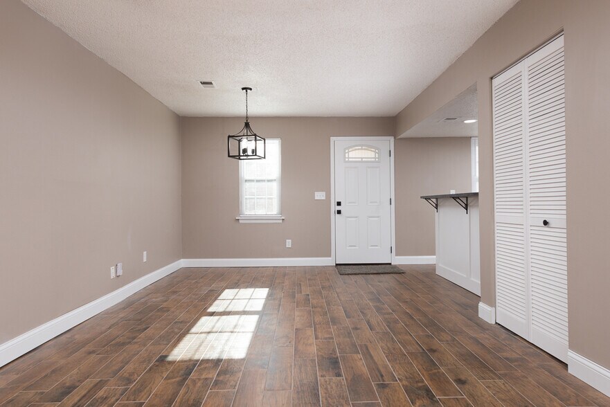 Building Photo - 8303 N Everton