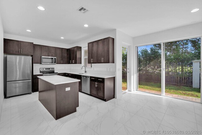 Building Photo - 6947 Pines Cir