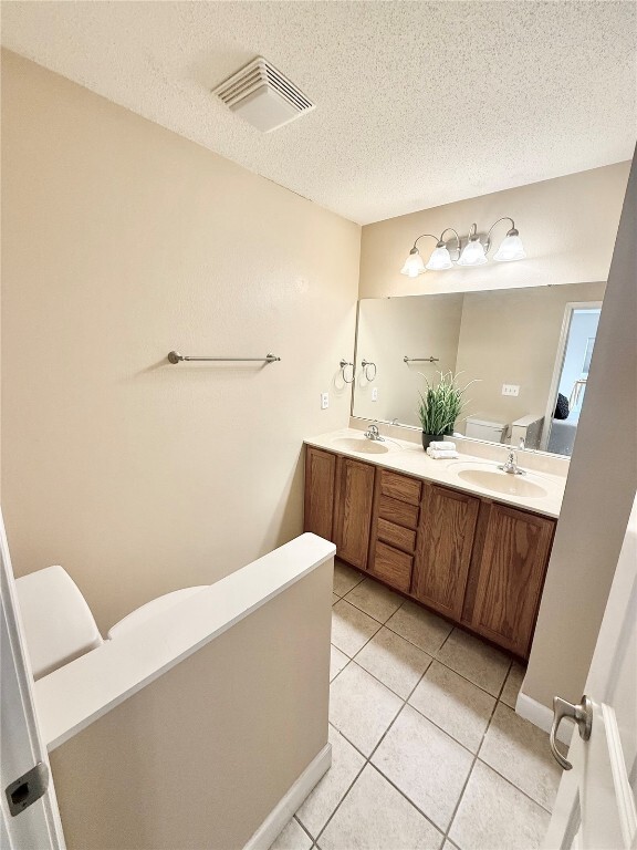 Building Photo - 709 Michael St