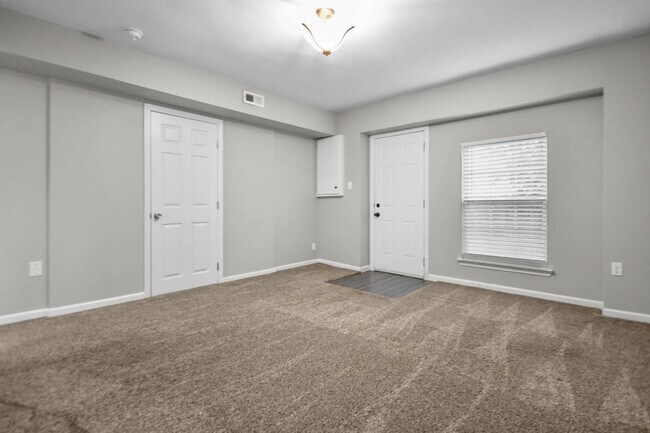 Building Photo - 706 Green Valley Ct