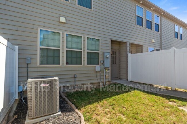 Building Photo - 5022 Mockernut Ln