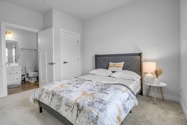 Building Photo - 4966 Brauer Dr