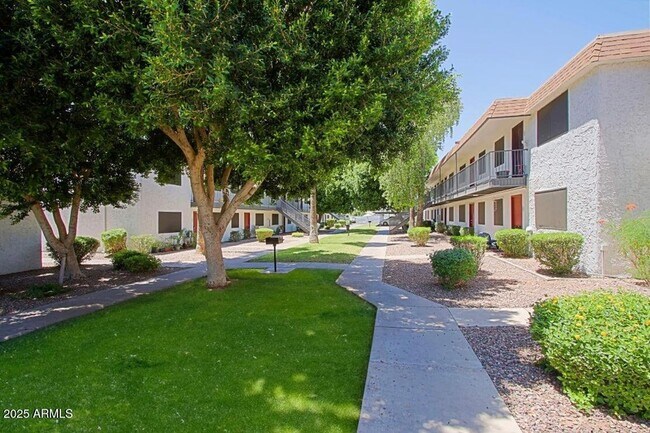 Building Photo - 1248 S Vineyard