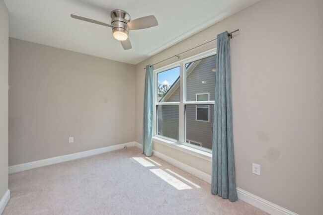 Building Photo - Modern 4-Bedroom Home with Designer Touches in the Heart of Niceville