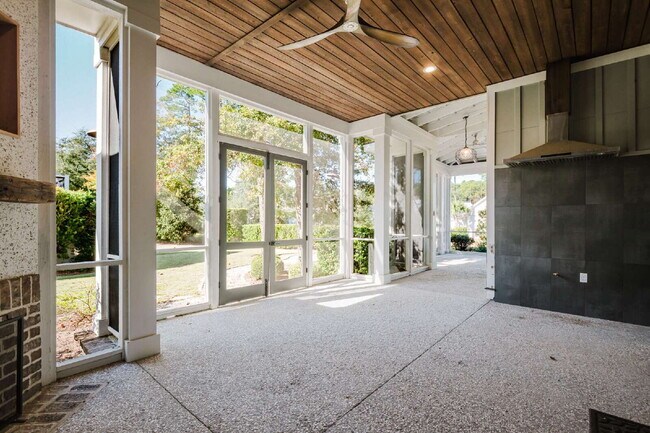 Building Photo - Stunning Custom Home in Palmetto Bluff