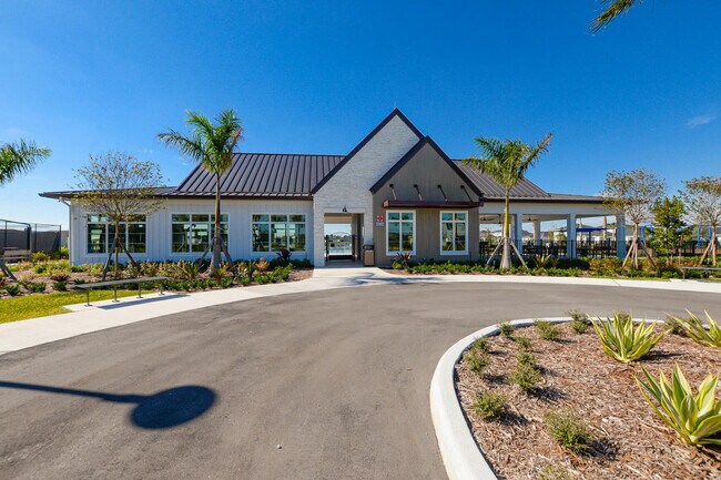 Building Photo - 6312 Cloverdale Ave