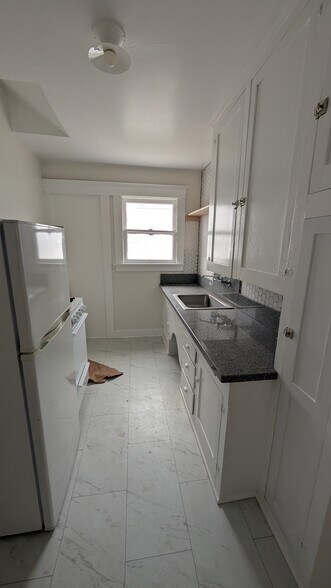 Building Photo - 618 Loma Ave