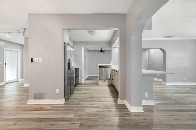 Building Photo - 1571 SW 13th Dr