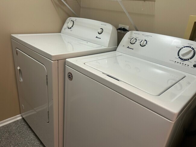 Building Photo - 122 Stirling Ln