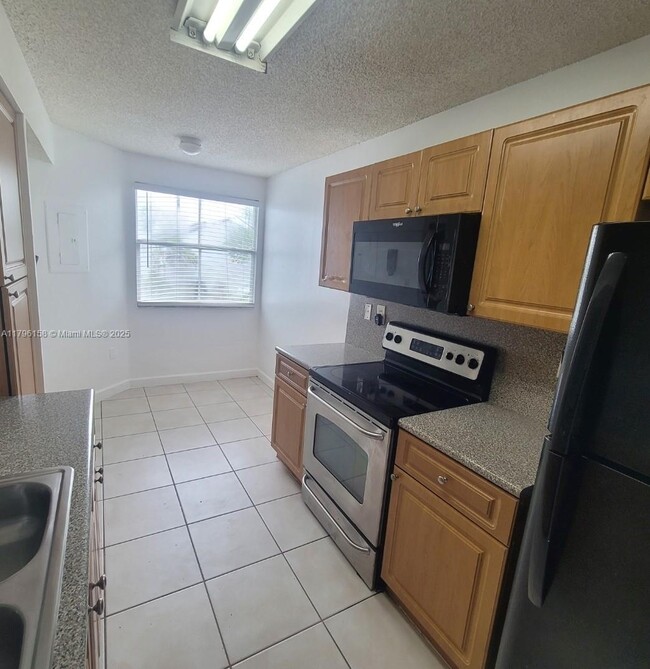 Building Photo - 4850 NW 97th Pl