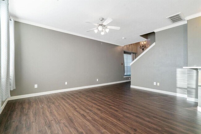 Building Photo - 17139 Oakwood Chase Dr
