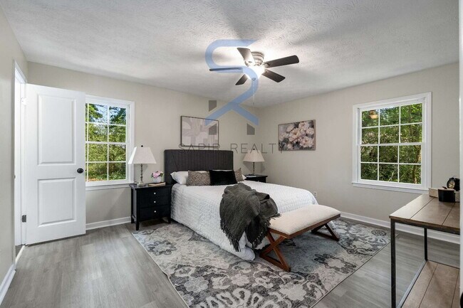 Building Photo - Move in before December 15th and get $100 OFF your rent for the first 3 months — PLUS a $250 Amaz...