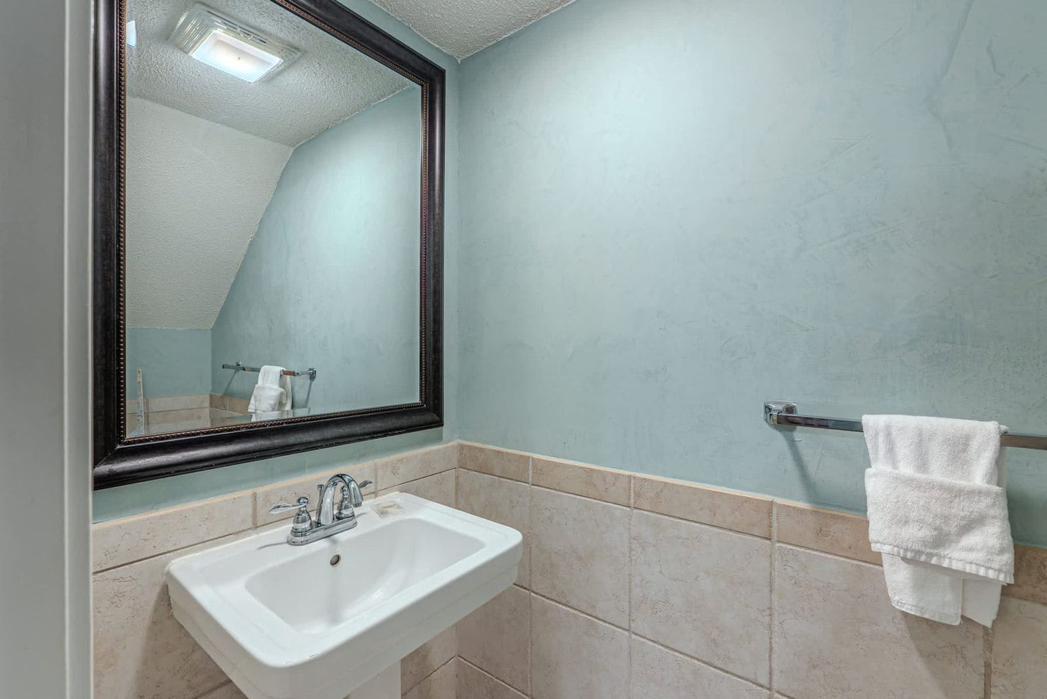 Building Photo - 36 Deallyon Ave