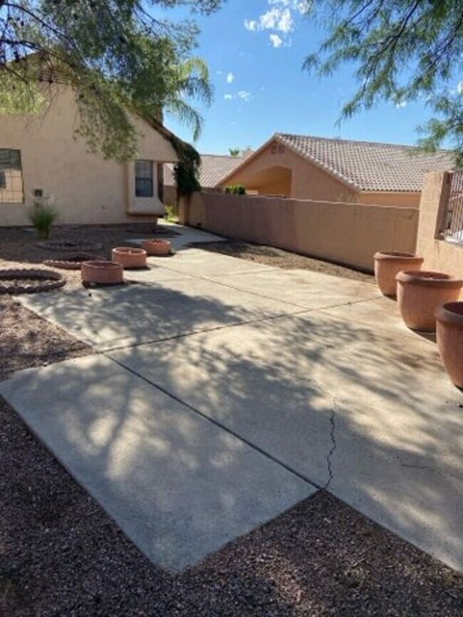 Building Photo - 5249 N Adobe Cir